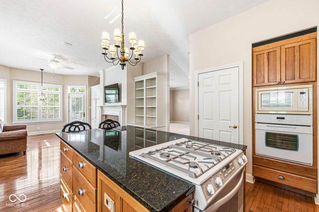 764 Hanover Close, Zionsville, IN 46077
