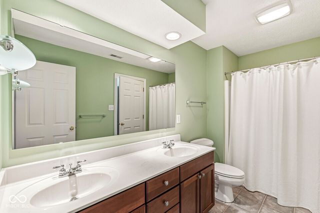 764 Hanover Close, Zionsville, IN 46077