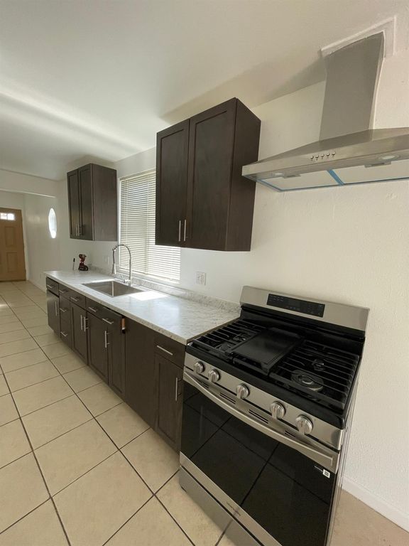 Image 4 of property listing at 1148 S Umbrella Street, Dinuba, CA 93618