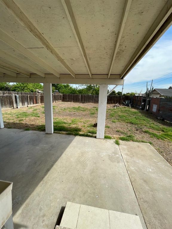 Image 7 of property listing at 1148 S Umbrella Street, Dinuba, CA 93618