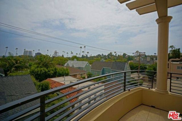 12234 Montana Avenue 402, Los Angeles, CA 90049
