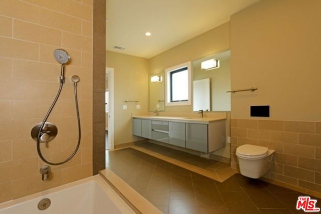 12234 Montana Avenue 402, Los Angeles, CA 90049