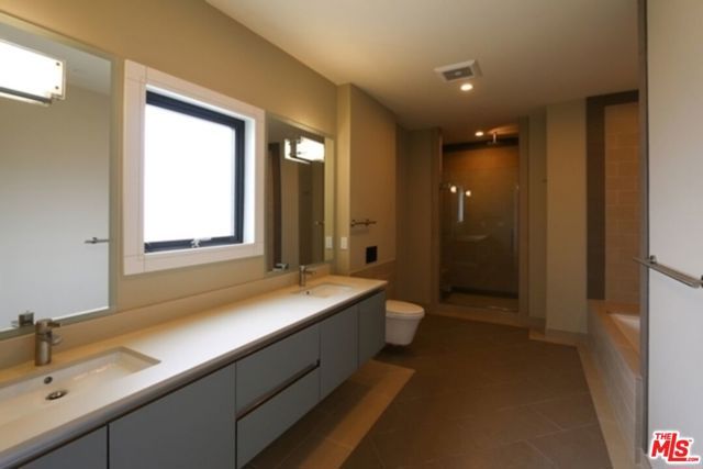 12234 Montana Avenue 402, Los Angeles, CA 90049