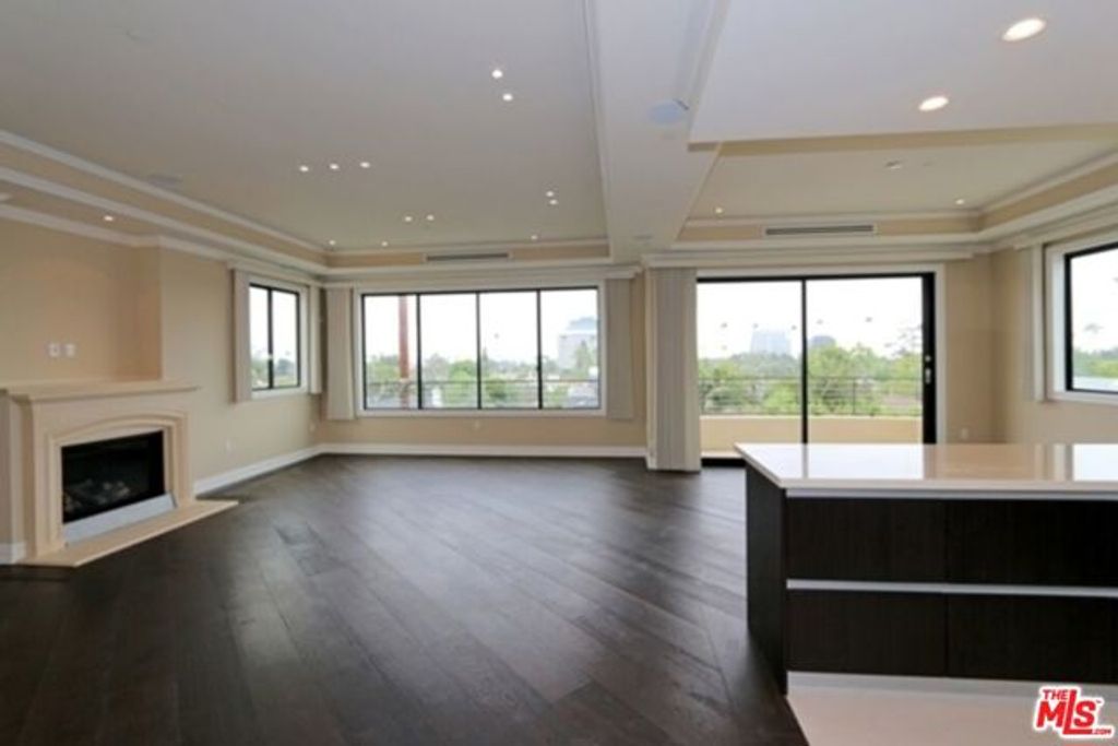 12234 Montana Avenue 402, Los Angeles, CA 90049