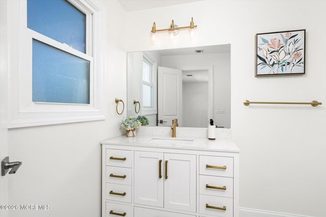 615 S Barnegat Avenue, Ship Bottom, NJ 08008