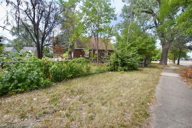 18900 Freeland Street, Detroit, MI 48235