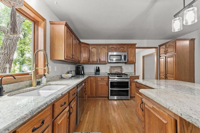 1928 SCARLET OAK TRAIL, Oshkosh, WI 54904