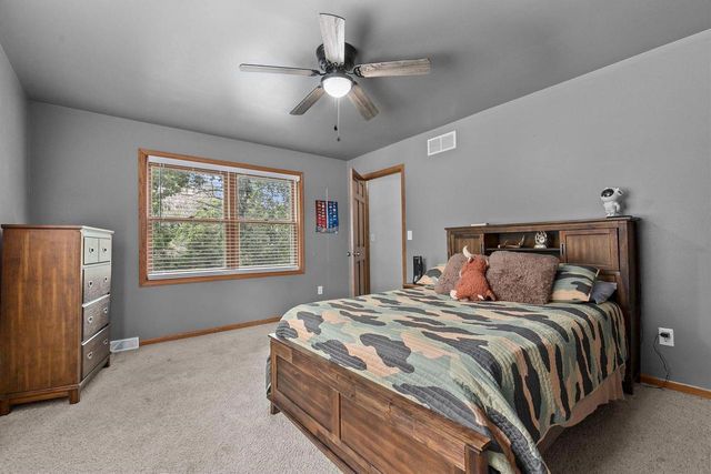 1928 SCARLET OAK TRAIL, Oshkosh, WI 54904