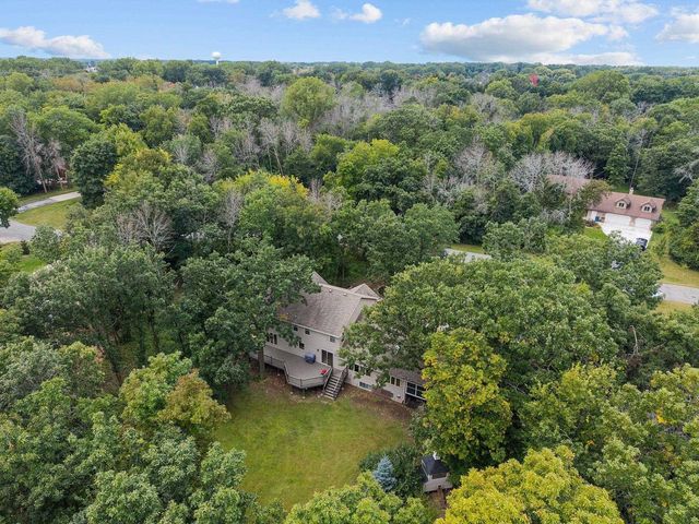 1928 SCARLET OAK TRAIL, Oshkosh, WI 54904