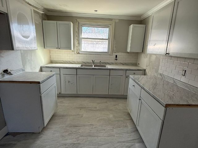 16215 Clifton Park Avenue, Markham, IL 60428