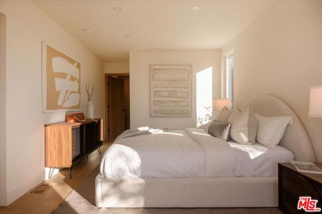 1930 Kemper Street, Los Angeles, CA 90065