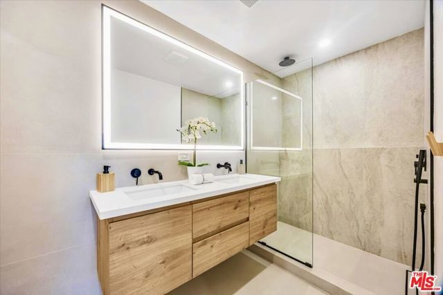 1930 Kemper Street, Los Angeles, CA 90065