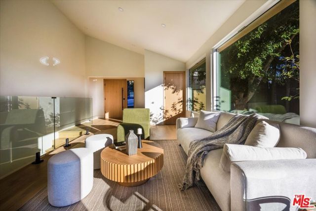 1930 Kemper Street, Los Angeles, CA 90065