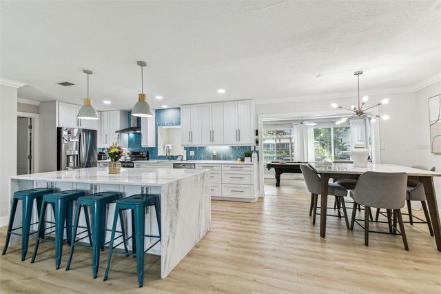 3922 FONTAINEBLEAU DRIVE, Tampa, FL 33634