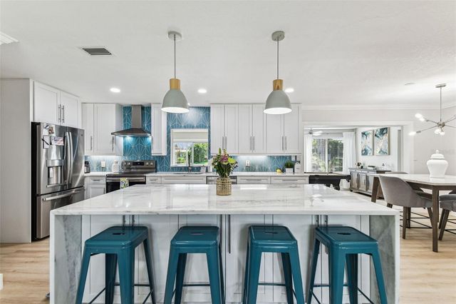 3922 FONTAINEBLEAU DRIVE, Tampa, FL 33634