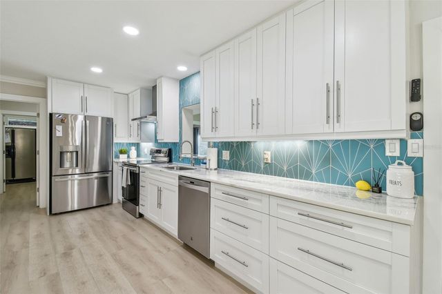 3922 FONTAINEBLEAU DRIVE, Tampa, FL 33634