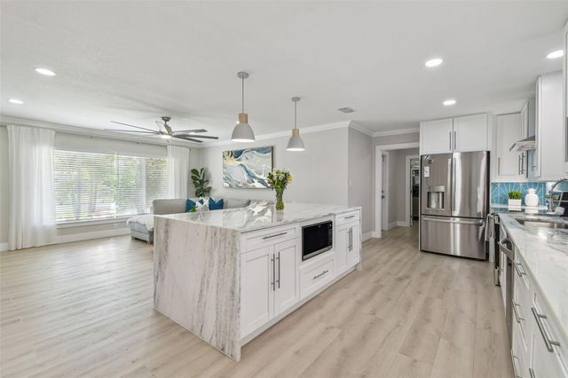 3922 FONTAINEBLEAU DRIVE, Tampa, FL 33634