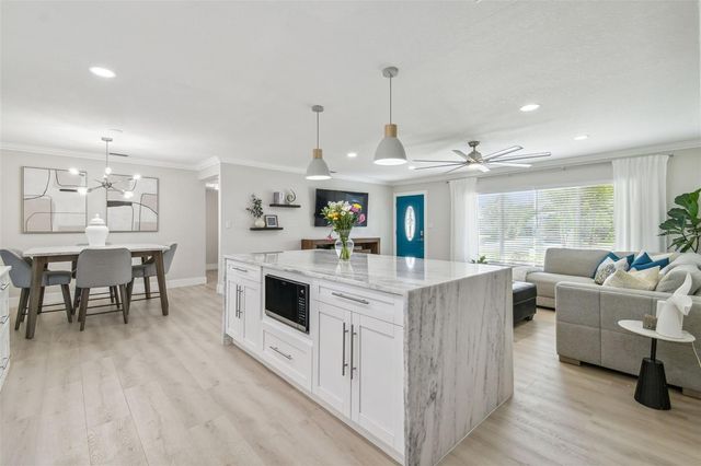 3922 FONTAINEBLEAU DRIVE, Tampa, FL 33634