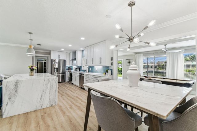 3922 FONTAINEBLEAU DRIVE, Tampa, FL 33634