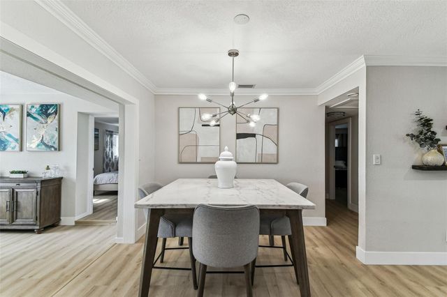 3922 FONTAINEBLEAU DRIVE, Tampa, FL 33634