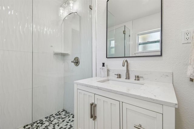 3922 FONTAINEBLEAU DRIVE, Tampa, FL 33634