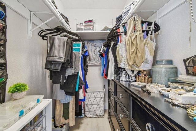 3922 FONTAINEBLEAU DRIVE, Tampa, FL 33634