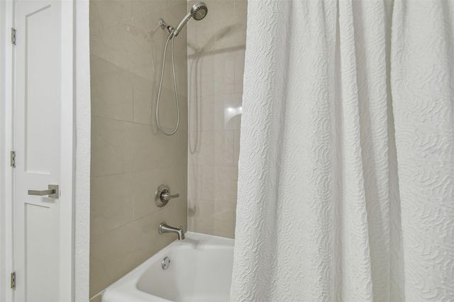 3922 FONTAINEBLEAU DRIVE, Tampa, FL 33634