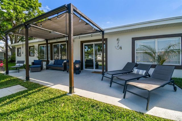 3922 FONTAINEBLEAU DRIVE, Tampa, FL 33634