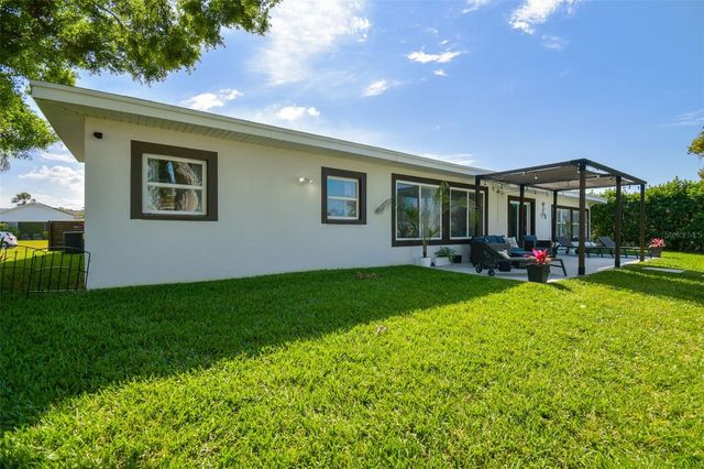 3922 FONTAINEBLEAU DRIVE, Tampa, FL 33634