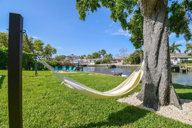 3922 FONTAINEBLEAU DRIVE, Tampa, FL 33634