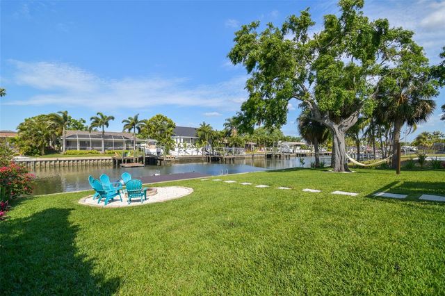 3922 FONTAINEBLEAU DRIVE, Tampa, FL 33634