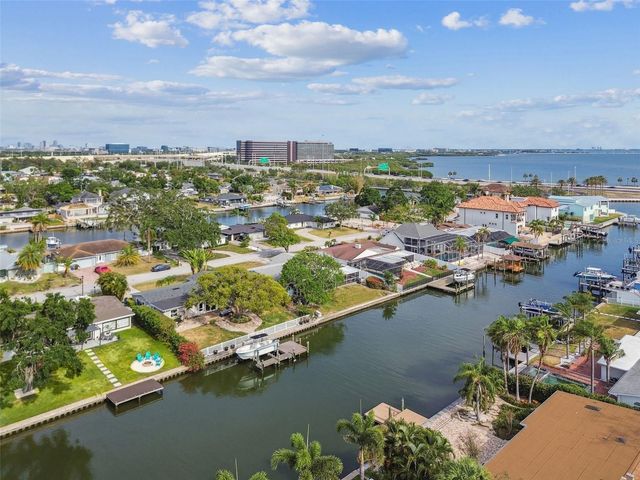 3922 FONTAINEBLEAU DRIVE, Tampa, FL 33634