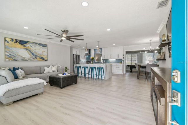 3922 FONTAINEBLEAU DRIVE, Tampa, FL 33634