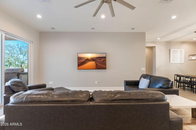 2252 E SOUTH MOUNTAIN Avenue, Phoenix, AZ 85042
