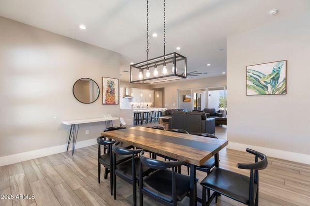 2252 E SOUTH MOUNTAIN Avenue, Phoenix, AZ 85042