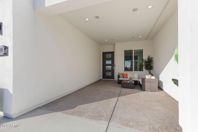 2252 E SOUTH MOUNTAIN Avenue, Phoenix, AZ 85042