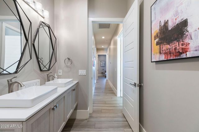 2252 E SOUTH MOUNTAIN Avenue, Phoenix, AZ 85042