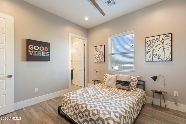 2252 E SOUTH MOUNTAIN Avenue, Phoenix, AZ 85042
