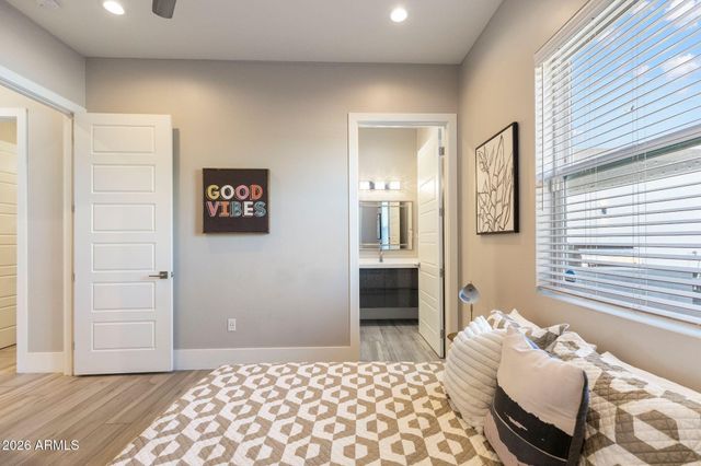 2252 E SOUTH MOUNTAIN Avenue, Phoenix, AZ 85042