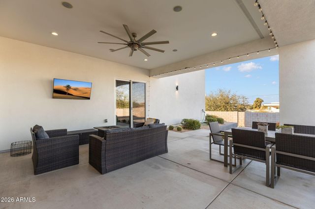 2252 E SOUTH MOUNTAIN Avenue, Phoenix, AZ 85042
