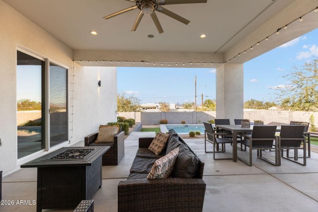 2252 E SOUTH MOUNTAIN Avenue, Phoenix, AZ 85042