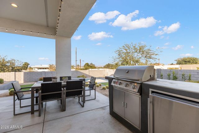 2252 E SOUTH MOUNTAIN Avenue, Phoenix, AZ 85042