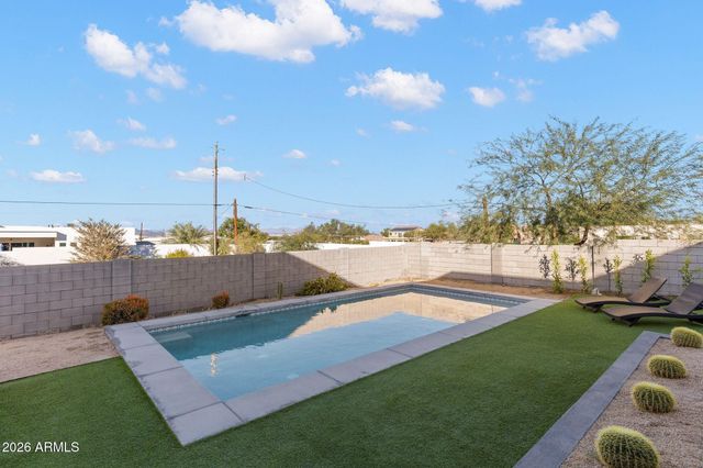 2252 E SOUTH MOUNTAIN Avenue, Phoenix, AZ 85042