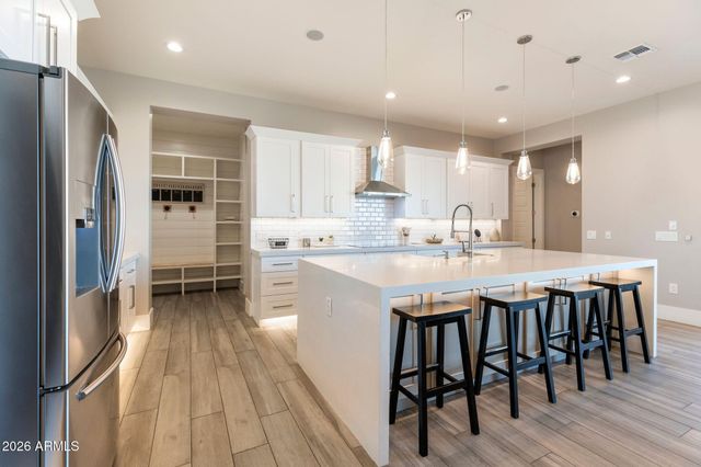 2252 E SOUTH MOUNTAIN Avenue, Phoenix, AZ 85042