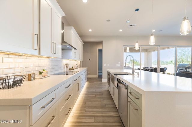 2252 E SOUTH MOUNTAIN Avenue, Phoenix, AZ 85042