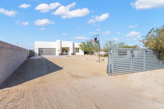 2252 E SOUTH MOUNTAIN Avenue, Phoenix, AZ 85042