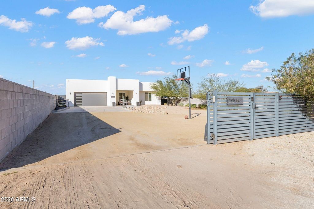 2252 E SOUTH MOUNTAIN Avenue, Phoenix, AZ 85042