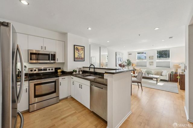 8200 Oceanview Terrace 414, San Francisco, CA 94132