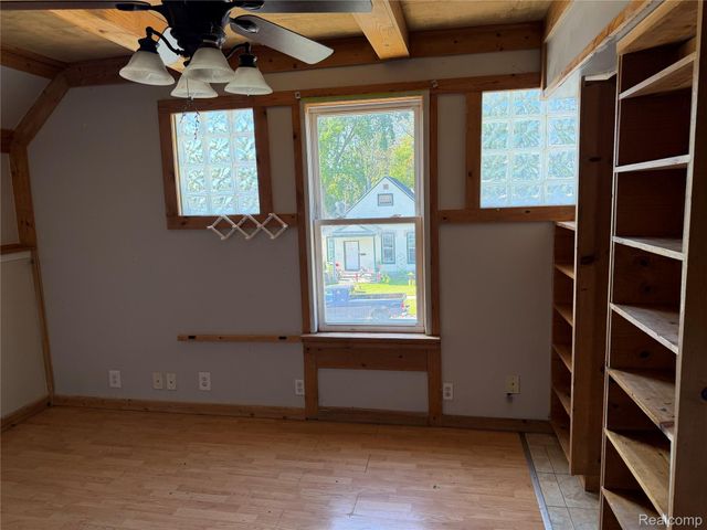 909 Pine Street, Port Huron, MI 48060