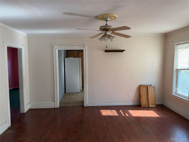 909 Pine Street, Port Huron, MI 48060